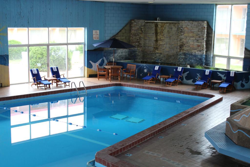 Rodeway Inn & Suites Рокфорд Экстерьер фото
