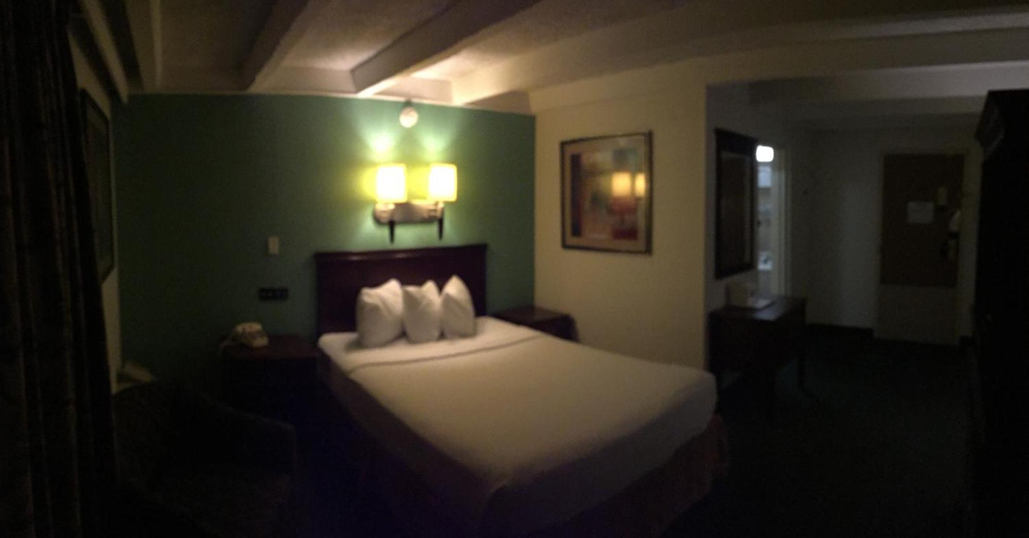 Rodeway Inn & Suites Рокфорд Экстерьер фото
