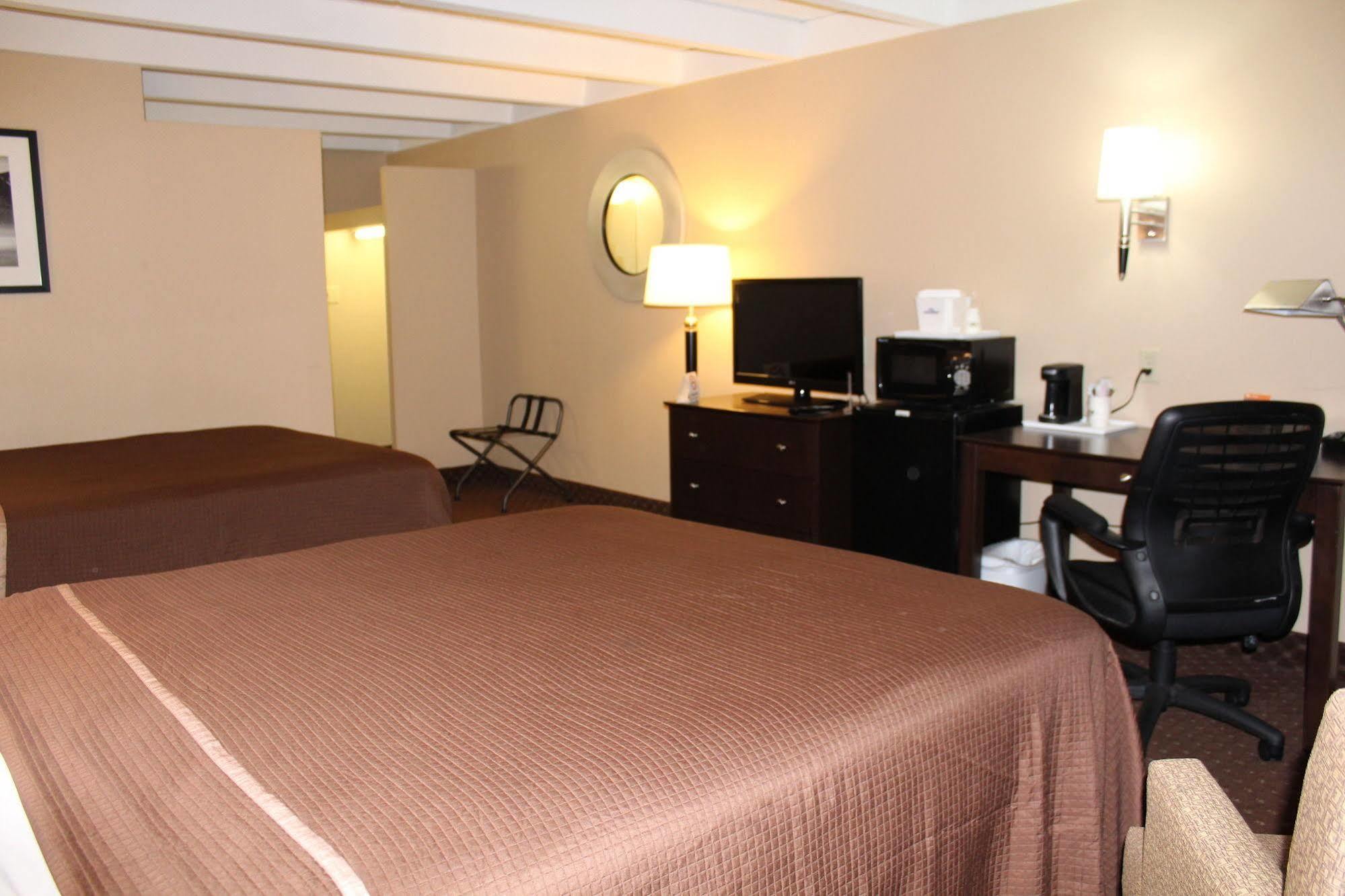 Rodeway Inn & Suites Рокфорд Экстерьер фото