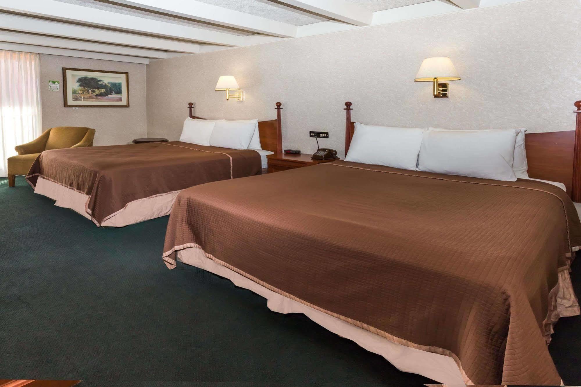 Rodeway Inn & Suites Рокфорд Экстерьер фото