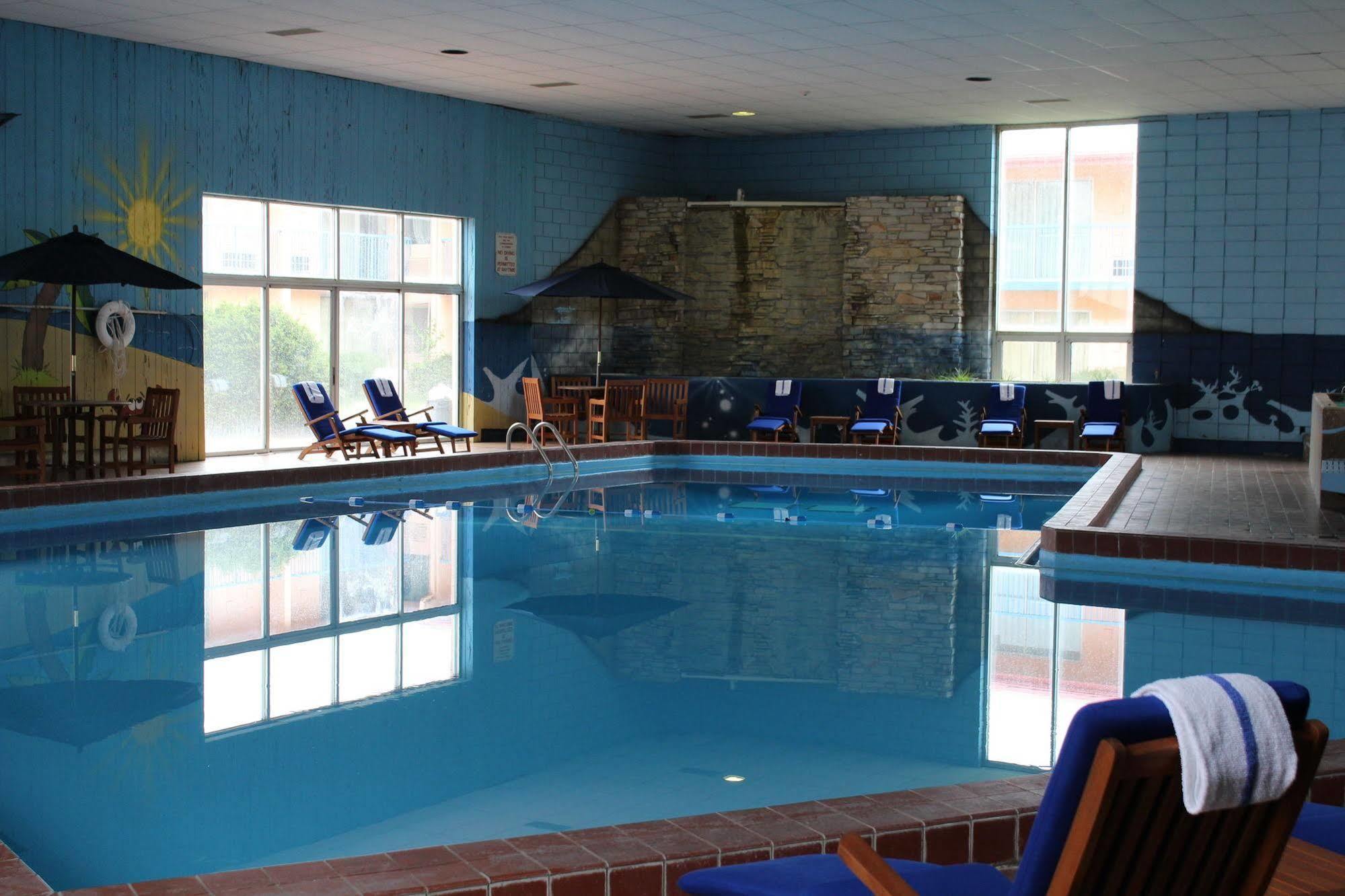 Rodeway Inn & Suites Рокфорд Экстерьер фото