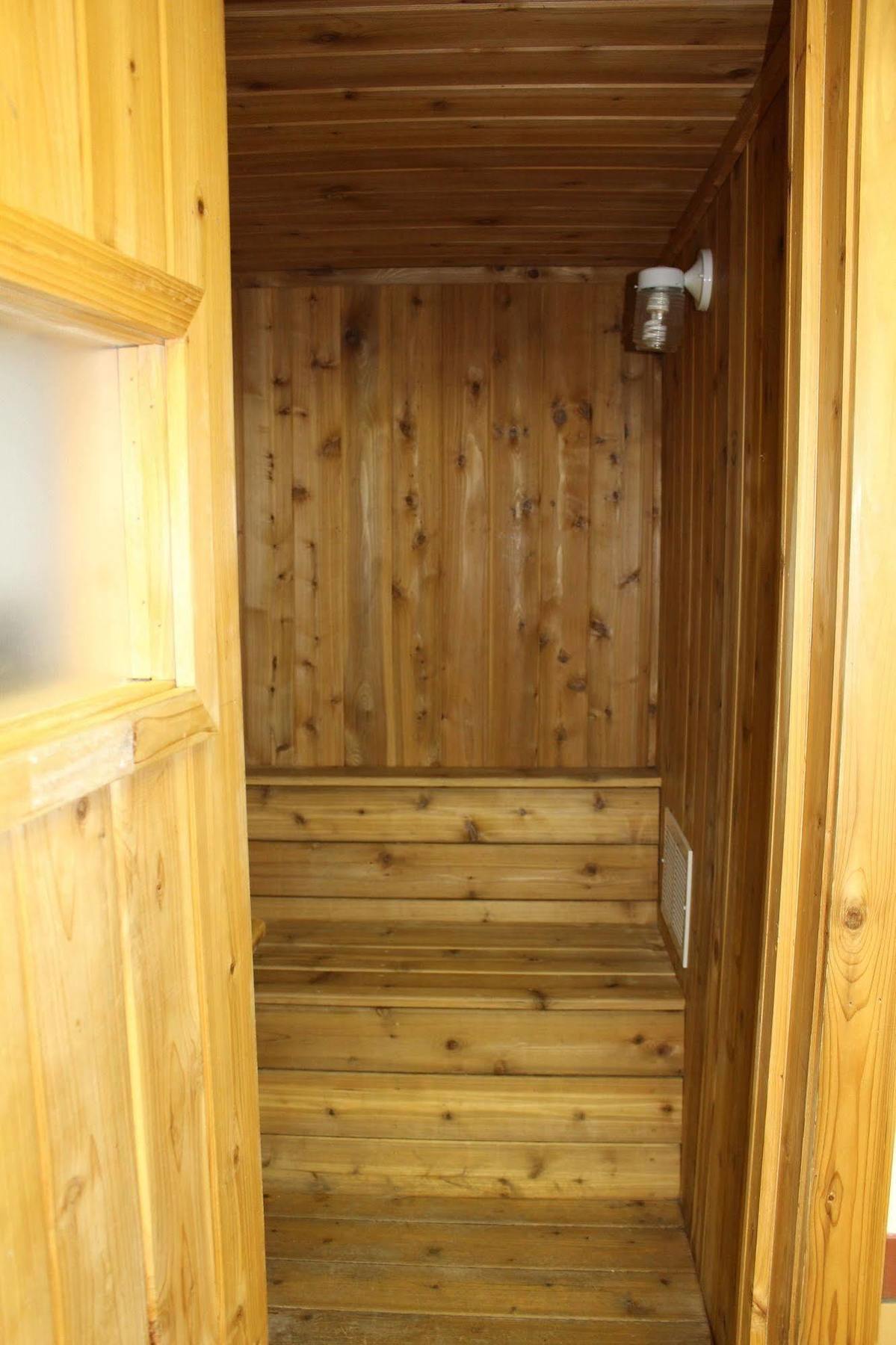 Rodeway Inn & Suites Рокфорд Экстерьер фото