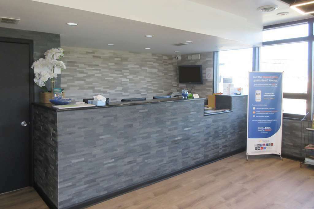 Rodeway Inn & Suites Рокфорд Интерьер фото